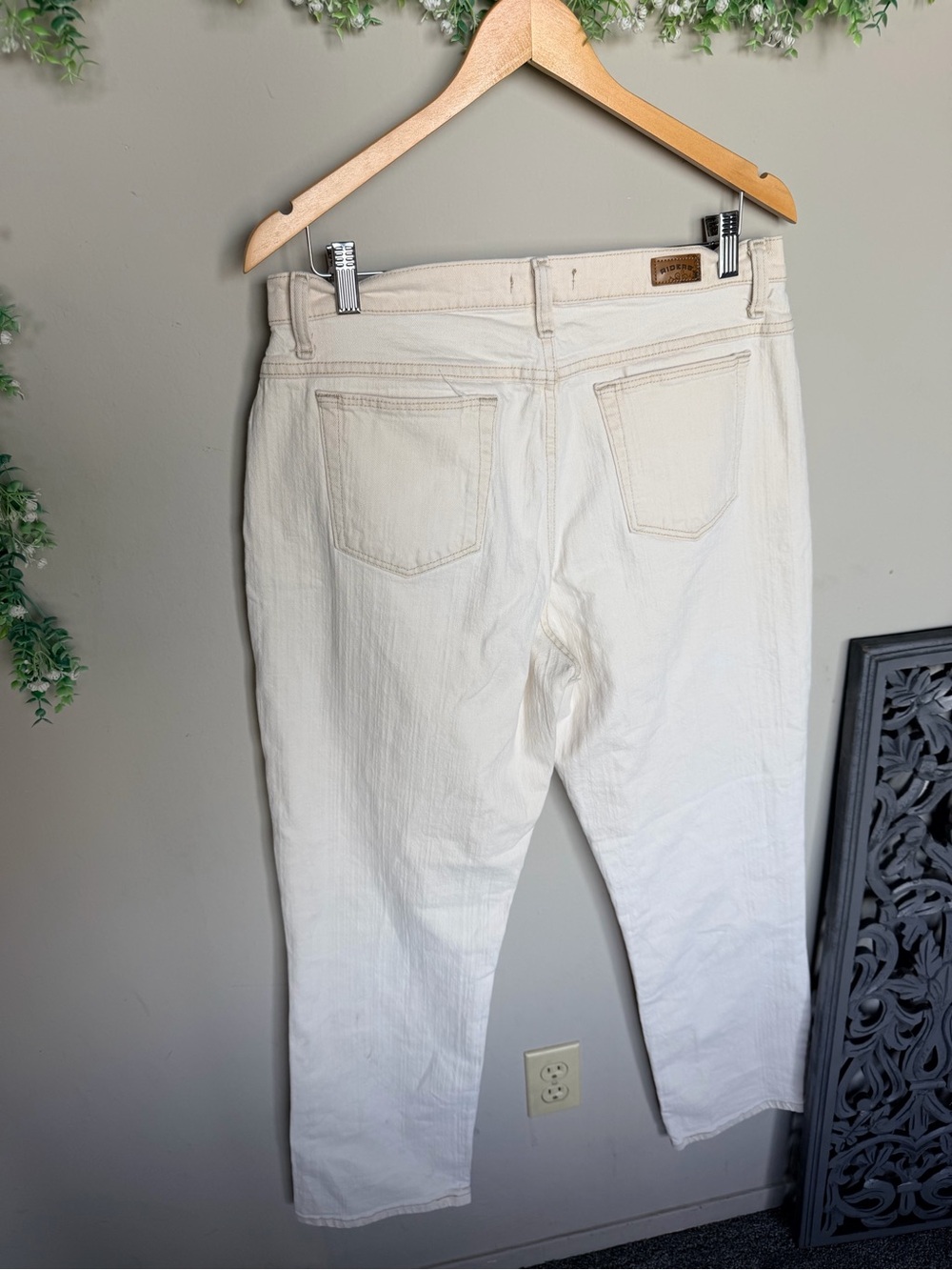 Lee Women's Off-White Straight Leg Jeans - Picture 6 of 11